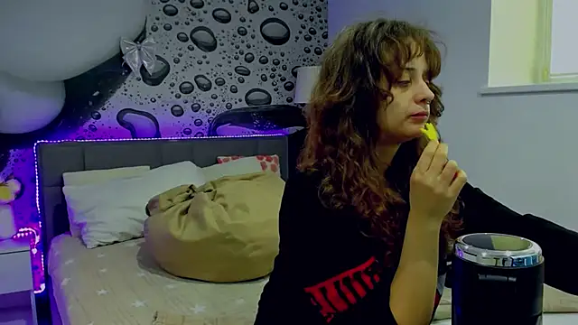 AlmaFancy online show from 9, 4, 2026