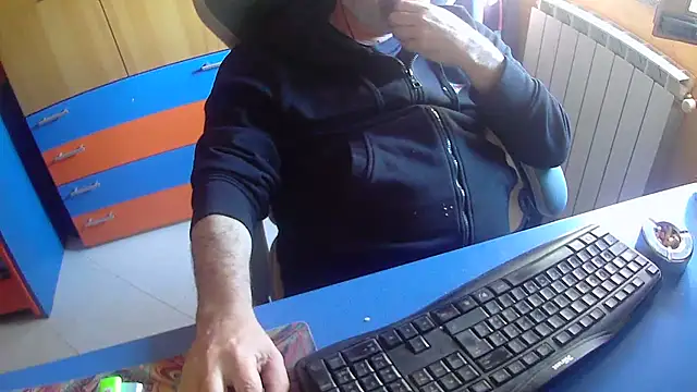 Snapshot of Tango128 chatting on 25, 4, 2026 Tango128 online show from 25, 4, 2026