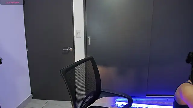 Snapshot of MeganWhite3 chatting on 4, 12, 2025 MeganWhite3 online show from 4, 12, 2025