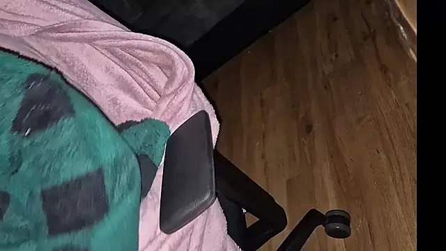 Snapshot of -luckybong- chatting on 9, 3, 2025 -luckybong- online show from 9, 3, 2025