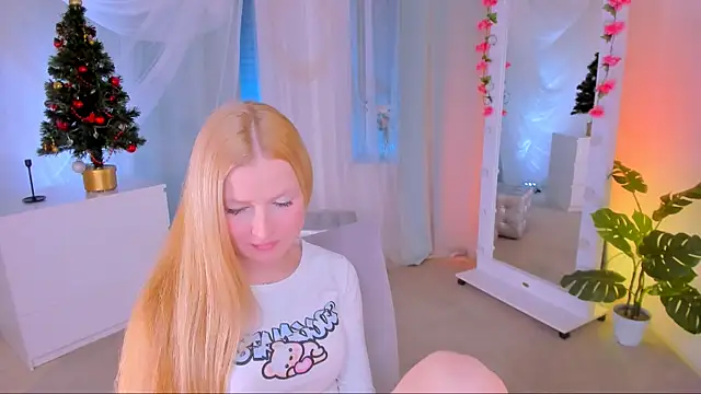 Laly Peach online show from 10, 12, 2024