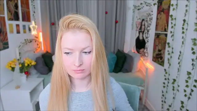 Laly Peach online show from 24, 12, 2024