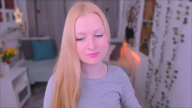 Laly Peach online show from 26, 12, 2024