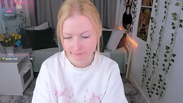 Laly Peach online show from 10, 1, 2025