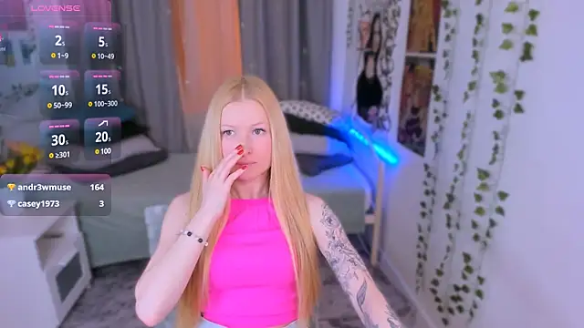 Laly Peach online show from 15, 1, 2025