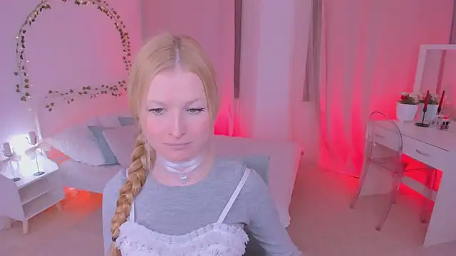 Laly Peach online show from 6, 2, 2025