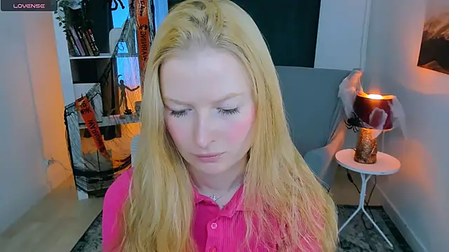 Laly Peach online show from 25, 10, 2025