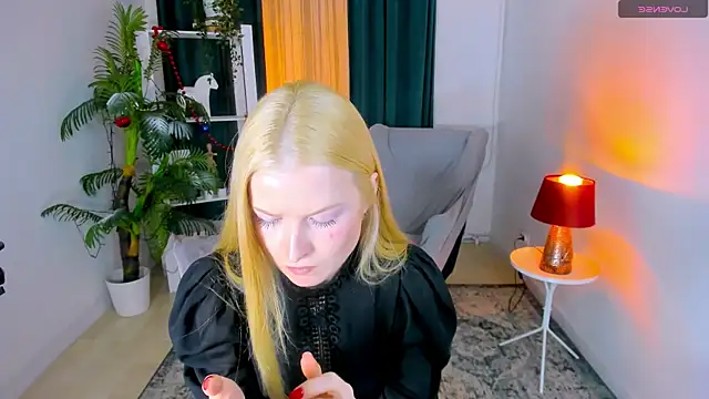 Laly Peach online show from 6, 1, 2026