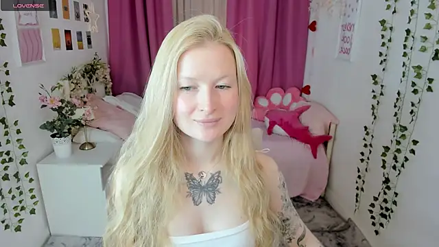 Snapshot of Laly_Peach chatting on 29, 4, 2026 Laly Peach online show from 29, 4, 2026
