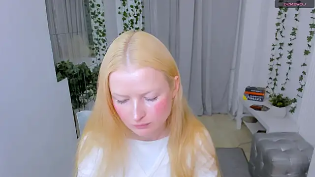 Snapshot of Laly_Peach chatting on 27, 5, 2026 Laly Peach online show from 27, 5, 2026