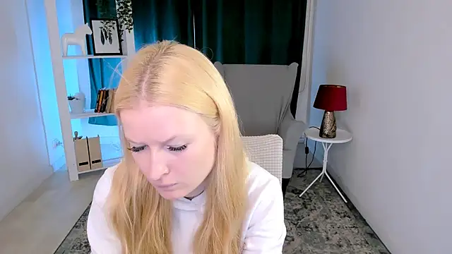 Laly Peach online show from 3, 7, 2026
