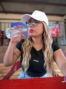 Snapshot of DIANITA_1988 chatting on 19, 1, 2025 DIANITA 1988 online show from 19, 1, 2025