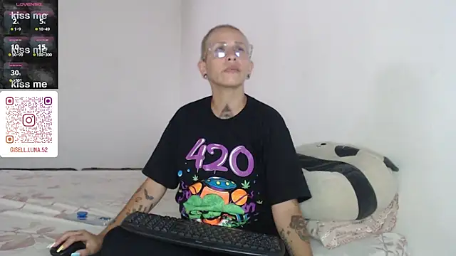 Snapshot of moon_cat85 chatting on 13, 1, 2025 moon cat85 online show from 13, 1, 2025