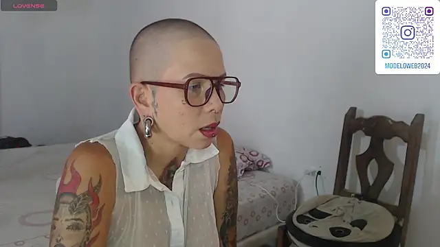 Snapshot of moon_cat85 chatting on 23, 1, 2025 moon cat85 online show from 23, 1, 2025