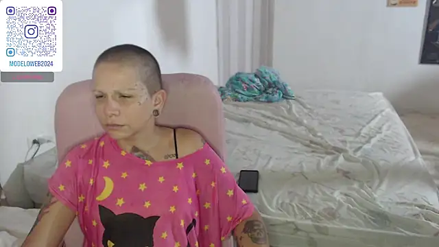 Snapshot of moon_cat85 chatting on 6, 2, 2025 moon cat85 online show from 6, 2, 2025