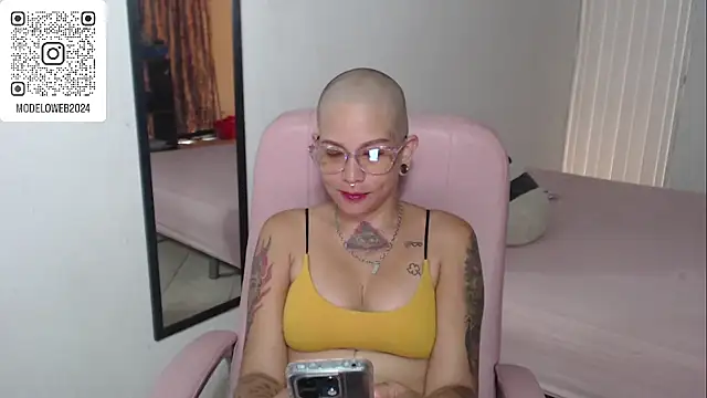 Snapshot of moon_cat85 chatting on 20, 2, 2025 moon cat85 online show from 20, 2, 2025