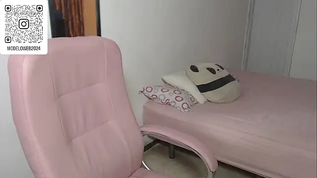 Snapshot of moon_cat85 chatting on 21, 2, 2025 moon cat85 online show from 21, 2, 2025