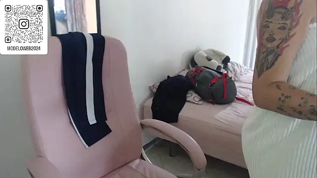 Snapshot of moon_cat85 chatting on 21, 2, 2025 moon cat85 online show from 21, 2, 2025