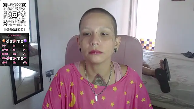 Snapshot of moon_cat85 chatting on 5, 3, 2025 moon cat85 online show from 5, 3, 2025