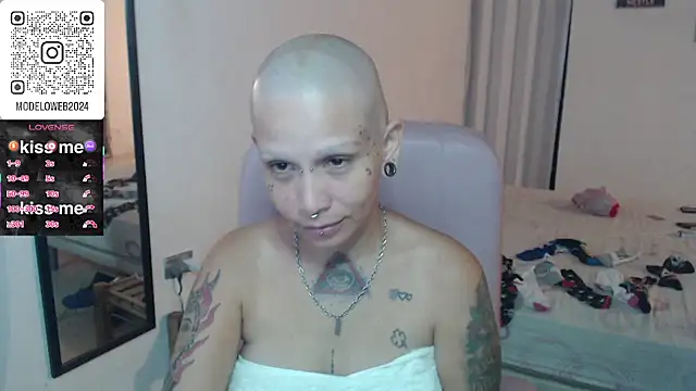 Snapshot of moon_cat85 chatting on 8, 3, 2025 moon cat85 online show from 8, 3, 2025