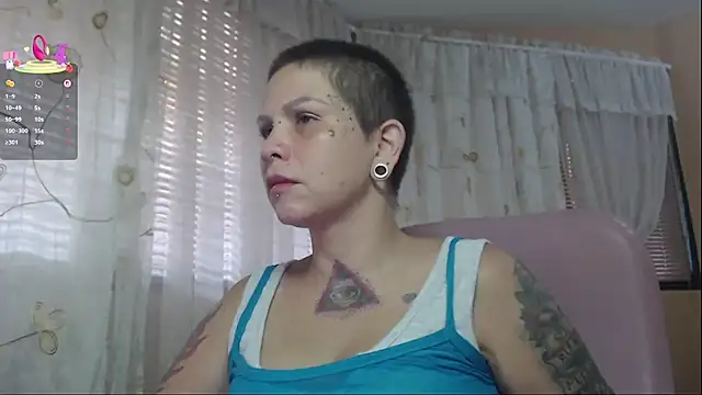 Snapshot of moon_cat85 chatting on 13, 9, 2025 moon cat85 online show from 13, 9, 2025