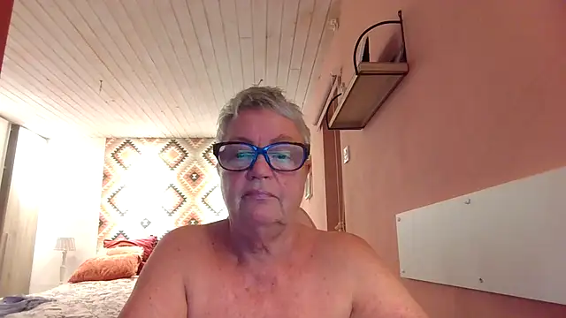 Snapshot of GrannyChrissy68 chatting on 15, 9, 2025 GrannyChrissy68 online show from 15, 9, 2025