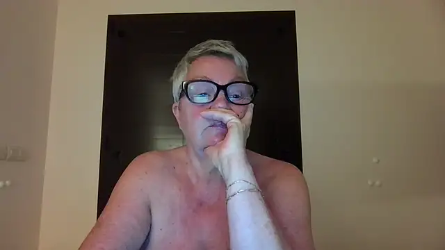 Snapshot of GrannyChrissy68 chatting on 2, 10, 2025 GrannyChrissy68 online show from 2, 10, 2025