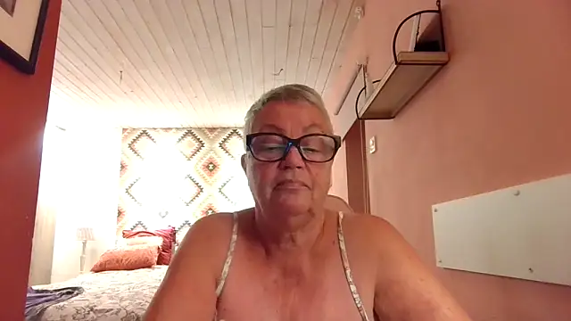 GrannyChrissy68 online show from 12, 11, 2025