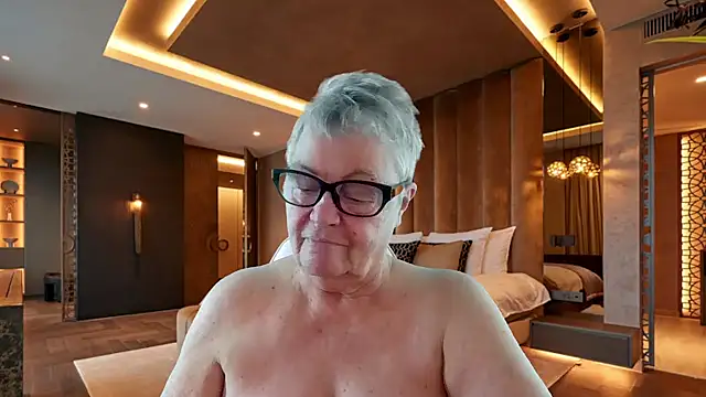 GrannyChrissy68 online show from 18, 12, 2025