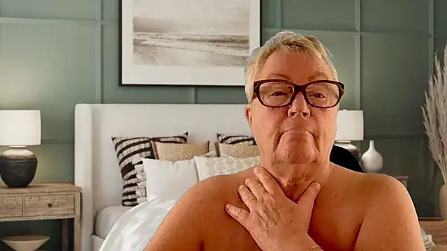 GrannyChrissy68 online show from 13, 3, 2026