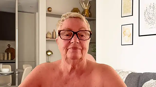 GrannyChrissy68 online show from 8, 4, 2026
