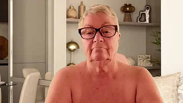 GrannyChrissy68 online show from 10, 4, 2026