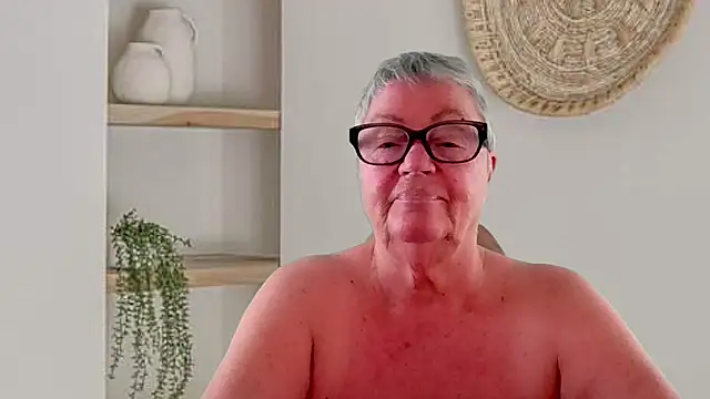 GrannyChrissy68 online show from 3, 7, 2026