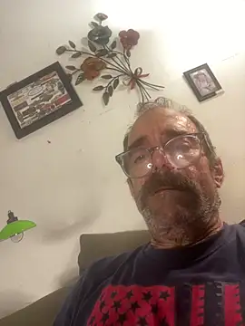 Snapshot of Trainee2Bpeed chatting on 15, 9, 2025 Trainee2Bpeed online show from 15, 9, 2025