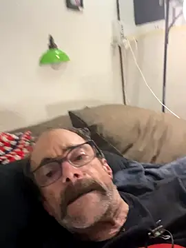 Snapshot of Trainee2Bpeed chatting on 22, 10, 2025 Trainee2Bpeed online show from 22, 10, 2025