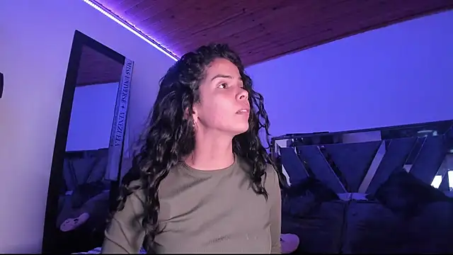 Snapshot of ximena_diaz chatting on 9, 10, 2025 ximena diaz online show from 9, 10, 2025