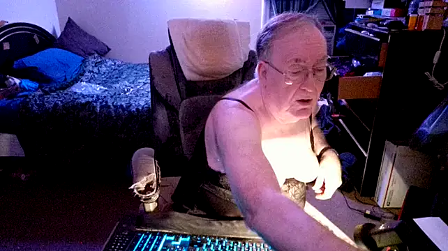 Snapshot of Toastir chatting on 12, 12, 2024 Toastir online show from 12, 12, 2024