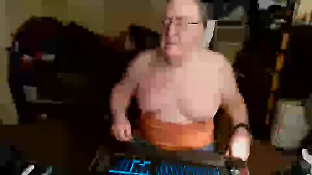 Snapshot of Toastir chatting on 10, 3, 2025 Toastir online show from 10, 3, 2025