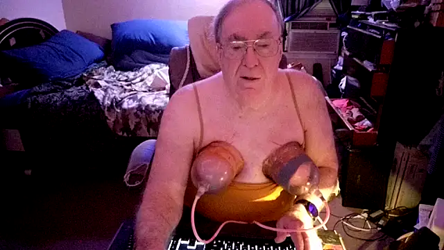 Snapshot of Toastir chatting on 1, 12, 2025 Toastir online show from 1, 12, 2025