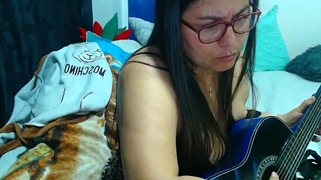 Snapshot of Ixchel_Anaid chatting on 19, 10, 2025 Ixchel Anaid online show from 19, 10, 2025