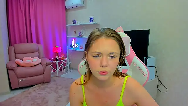 Strawberrye online show from 28, 9, 2025