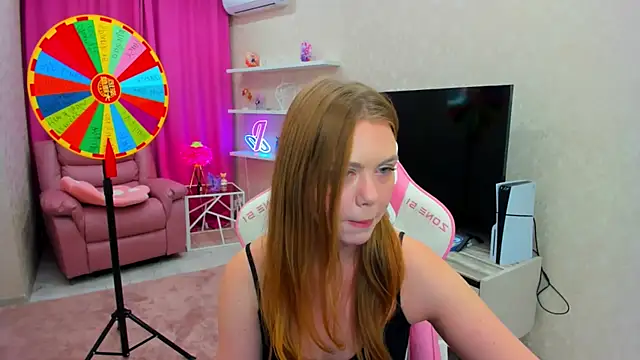 Strawberrye online show from 5, 12, 2025