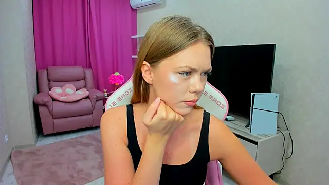 Strawberrye online show from 23, 2, 2026