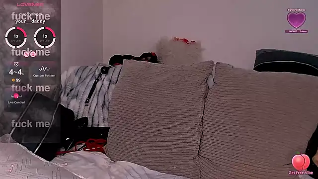 Snapshot of UrNaughtyGfMilf chatting on 15, 3, 2025 UrNaughtyGfMilf online show from 15, 3, 2025