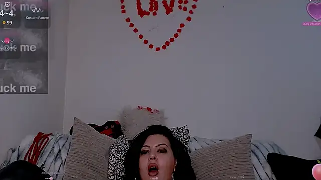 Snapshot of UrNaughtyGfMilf chatting on 16, 3, 2025 UrNaughtyGfMilf online show from 16, 3, 2025