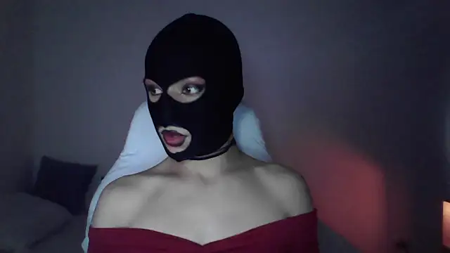 Snapshot of Bigfemblue chatting on 8, 9, 2025 Bigfemblue online show from 8, 9, 2025