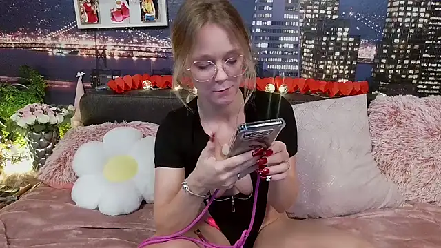 little-leni online show from 16, 2, 2025