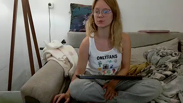 little-leni online show from 27, 9, 2025