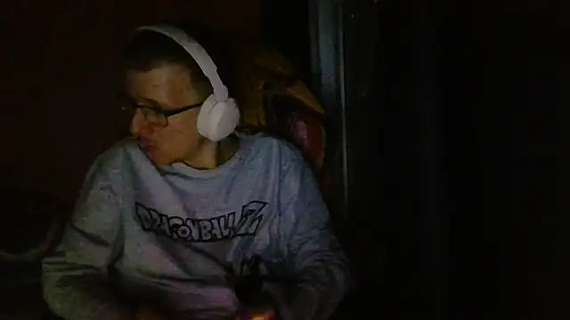 Snapshot of David250692 chatting on 5, 4, 2026 David250692 online show from 5, 4, 2026