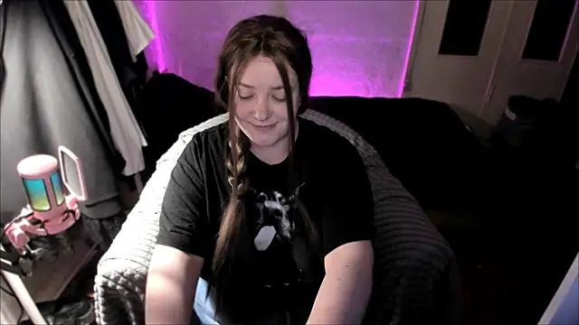 Sophia Edwards online show from 7, 5, 2026